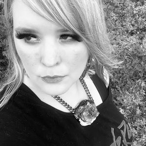 Meet your Posher, Crystal